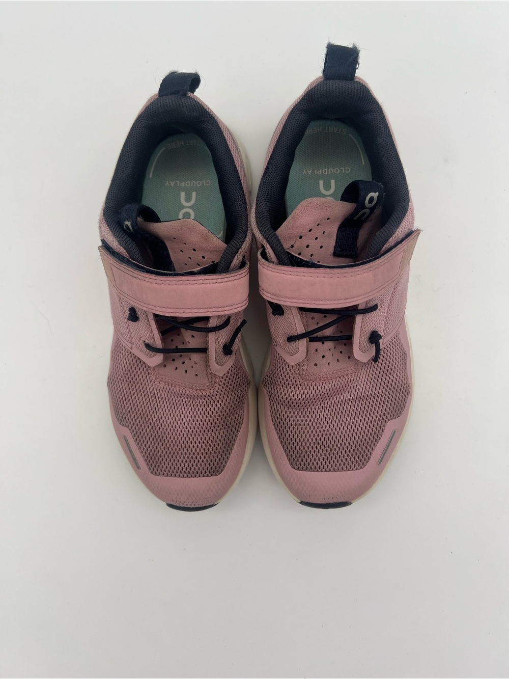 On Running Kids size 1 cloud play Pink Athletic Shoes no tie girls sneakers - Picture 4 of 10